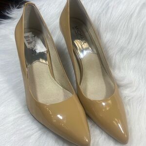 Michael Kors mid pump nude patent leather size 7.5M used good condition